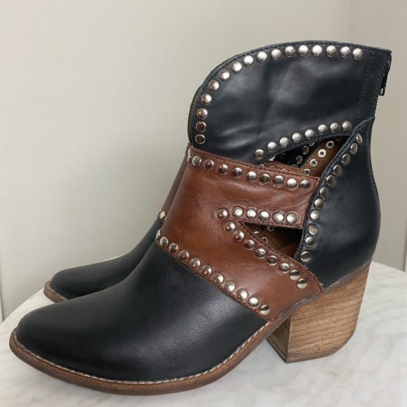 Jeffrey Campbell Shoes - Jeffrey Campbell Womens Black Brown Cowboycore Boots Cutouts Studs Western Sz 8